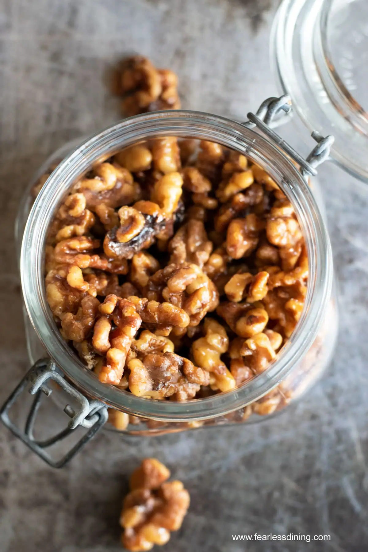 Homemade cinnamon walnuts: Place in a cute jar and give as a gift!