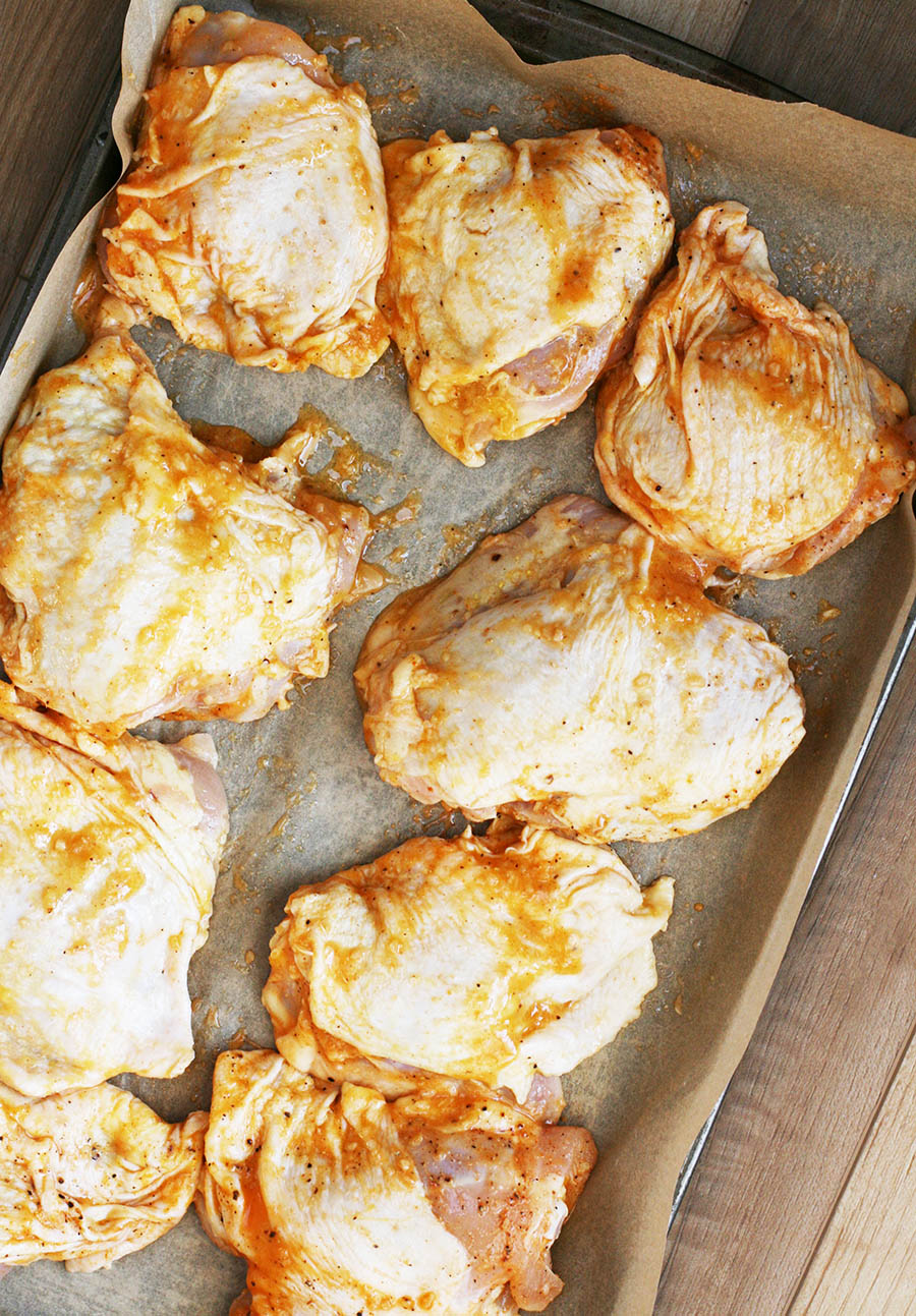 Baked chicken thighs: Learn how to make this essential recipe at home!