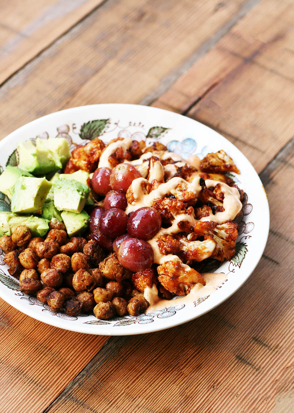 Roasted cauliflower, grape, and chickpea bowls: Click through for recipe!