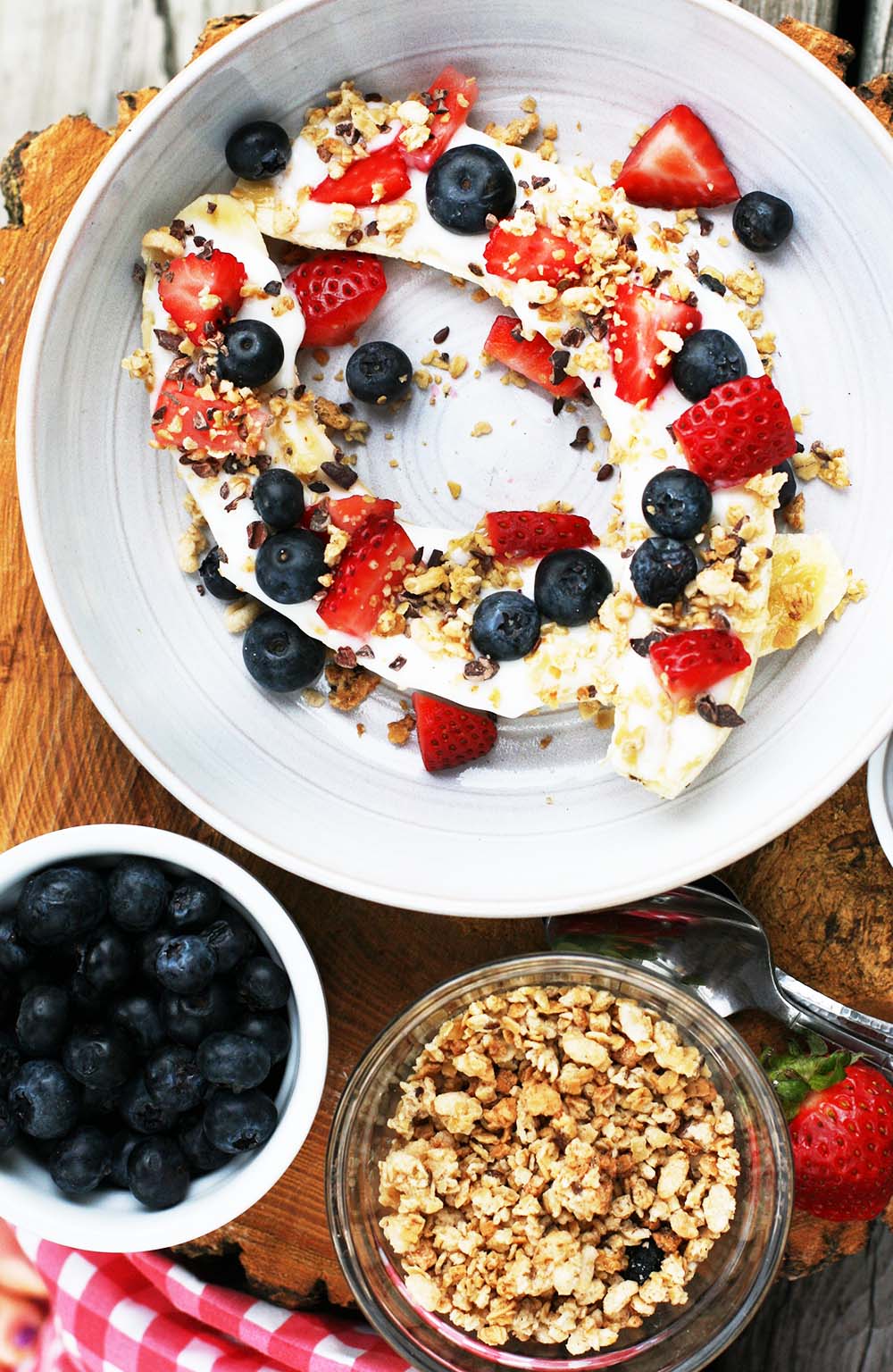 Breakfast banana splits: Learn how to make these easy, delicious breakfast dishes at home!