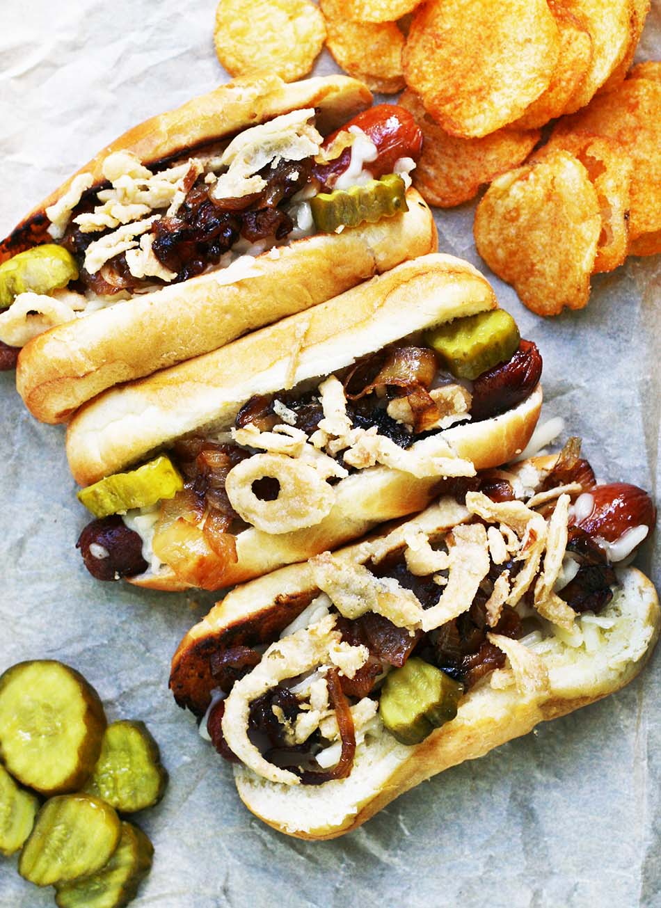 French onion hot dogs: A delicious spin on hot dogs. Click through for recipe!