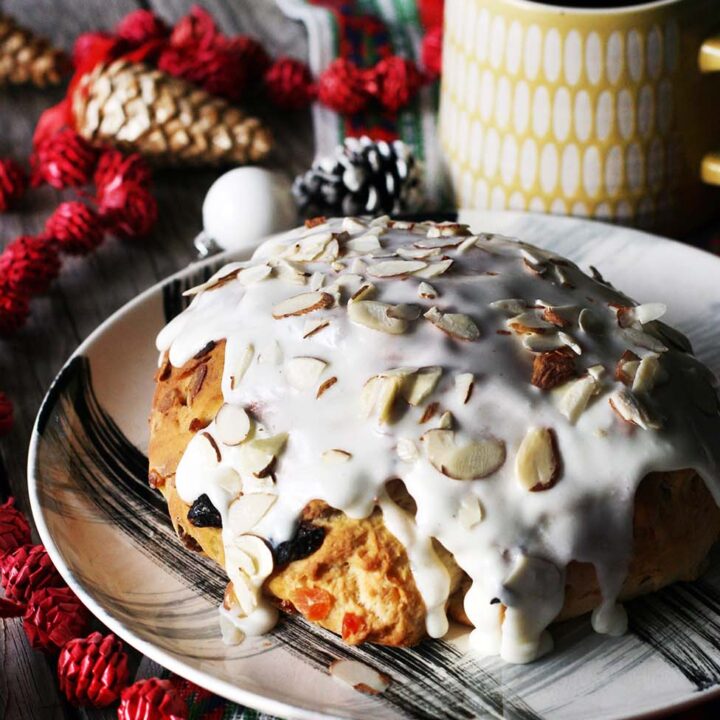 Norwegian Christmas bread (julebrod). Click through for this traditional Norwegian recipe!