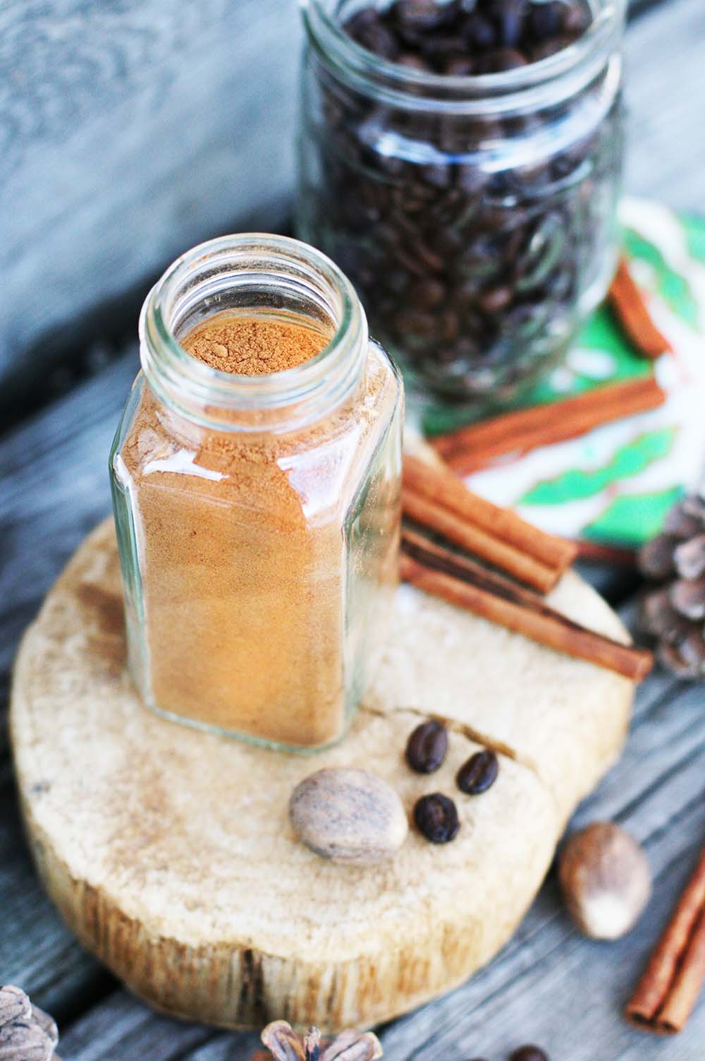 DIY coffee spices: The perfect gift for the coffee lover. Spice blend for your coffee.