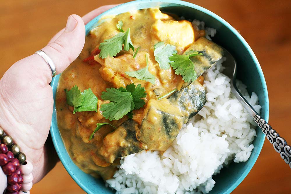 Kabocha squash red curry, served with basmati rice: Inexpensive, delicious and bursting with flavor!