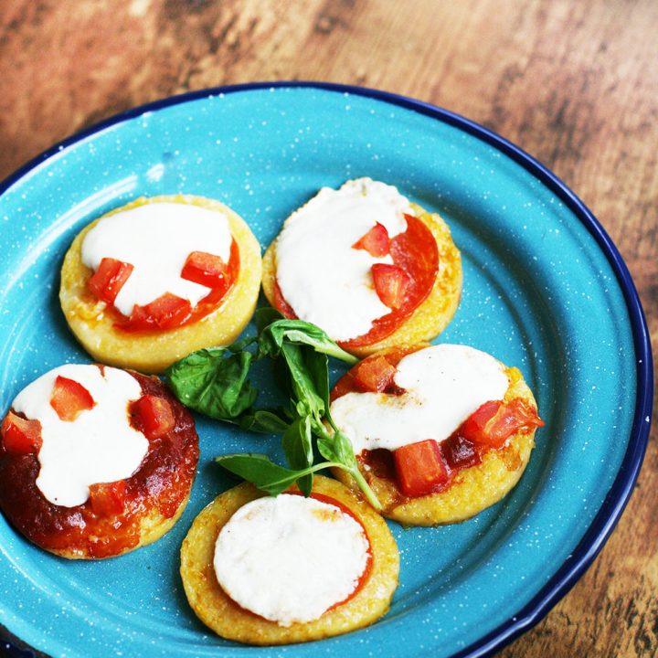 Polenta pizza bites: A great snack, appetizer or main course, with a polenta-based pizza crust.