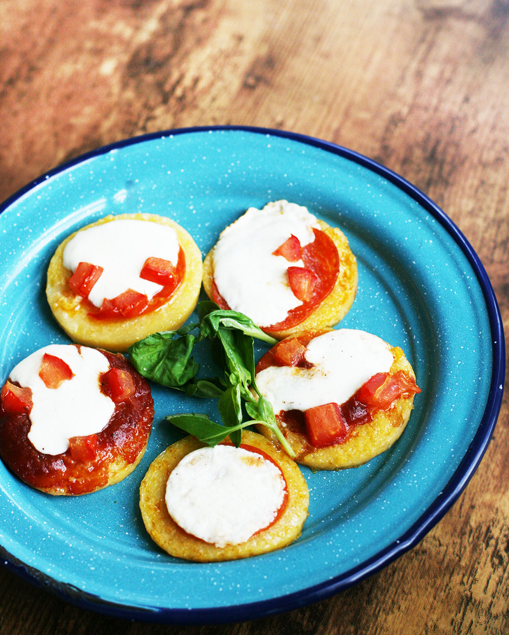 Polenta pizza bites: A great snack, appetizer or main course, with a polenta-based pizza crust.
