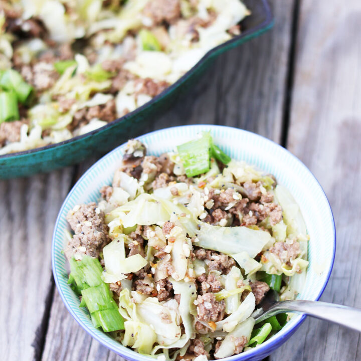 Keto cabbage and ground beef skillet: A 15-minute dinner recipe with simple ingredients.