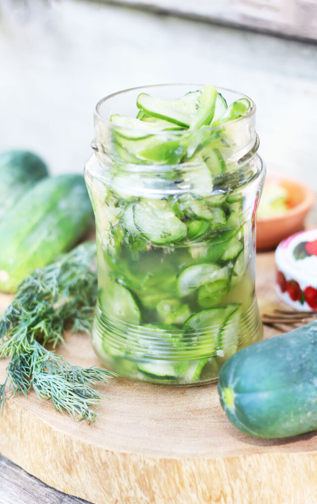 Homemade dill freezer pickles: Click through for simple recipe.