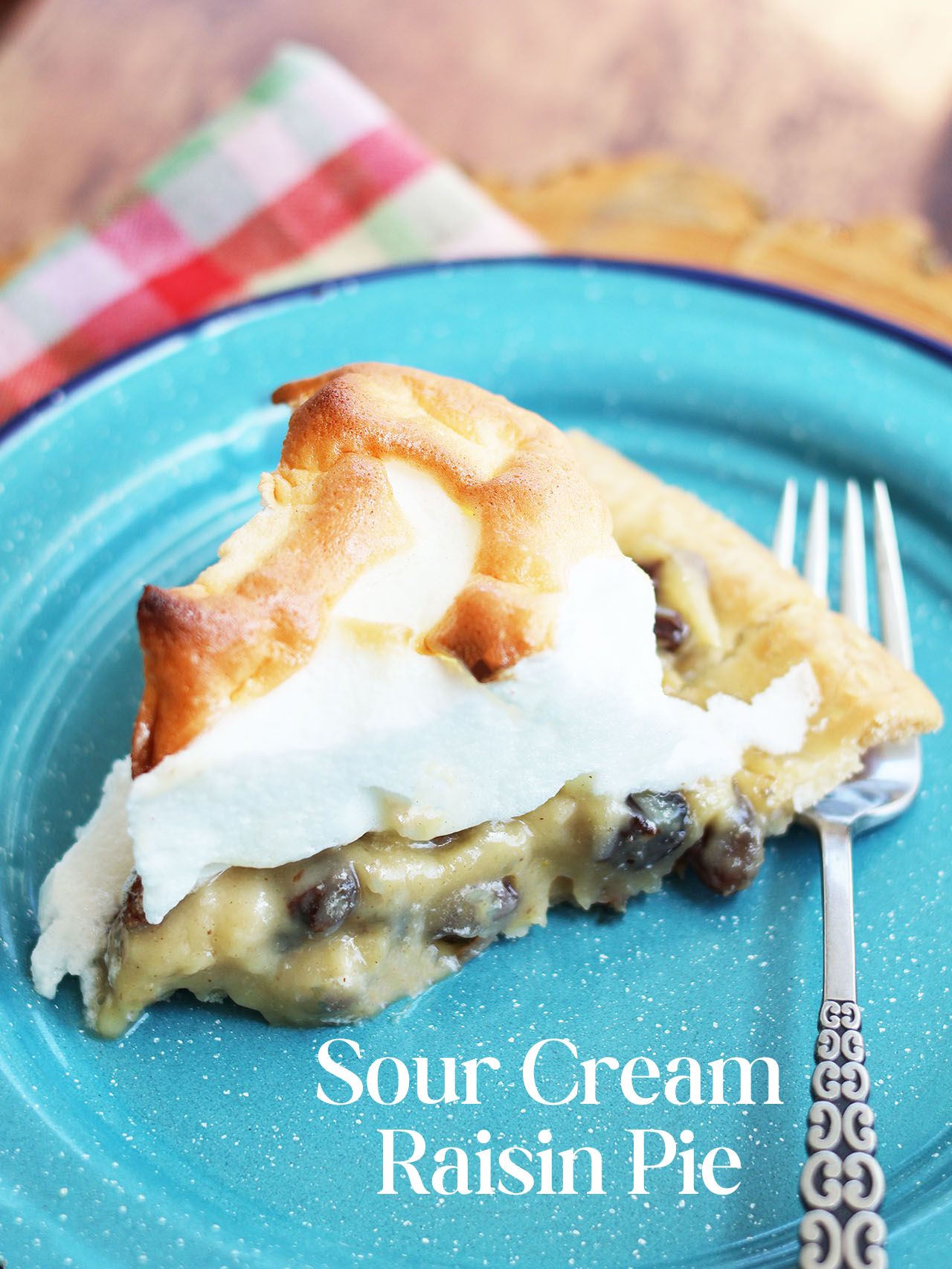 Sour cream raisin pie: A classic pie recipe that's creamy and rich. Click through for recipe.