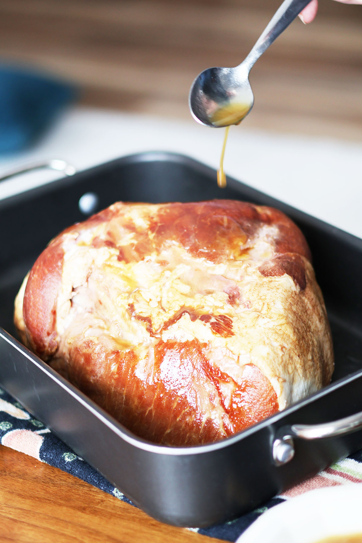 Brown sugar glaze for ham: Click through for simple recipe.