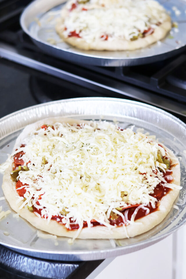 How to make homemade frozen pizza