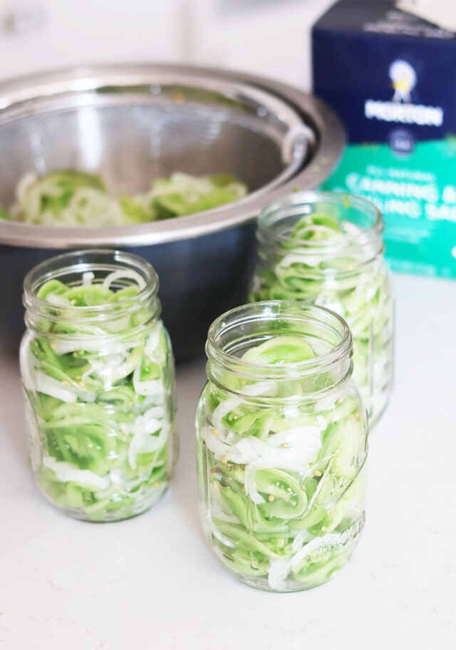 How to make quick green tomato pickles