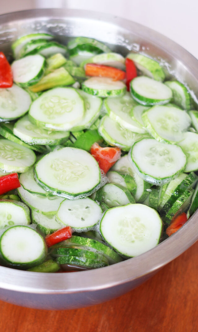 Soak cucumbers and vegetables overnight to make million dollar pickles